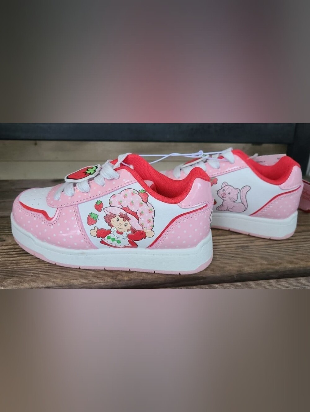STRAWBERRY SHORTCAKE SZ 11C NWT WHITE PINK STRAWBERRY  SHORTCAKE sneakers
